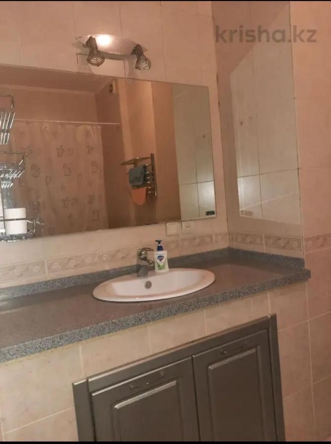1 комнатная в жк в самале Almaty